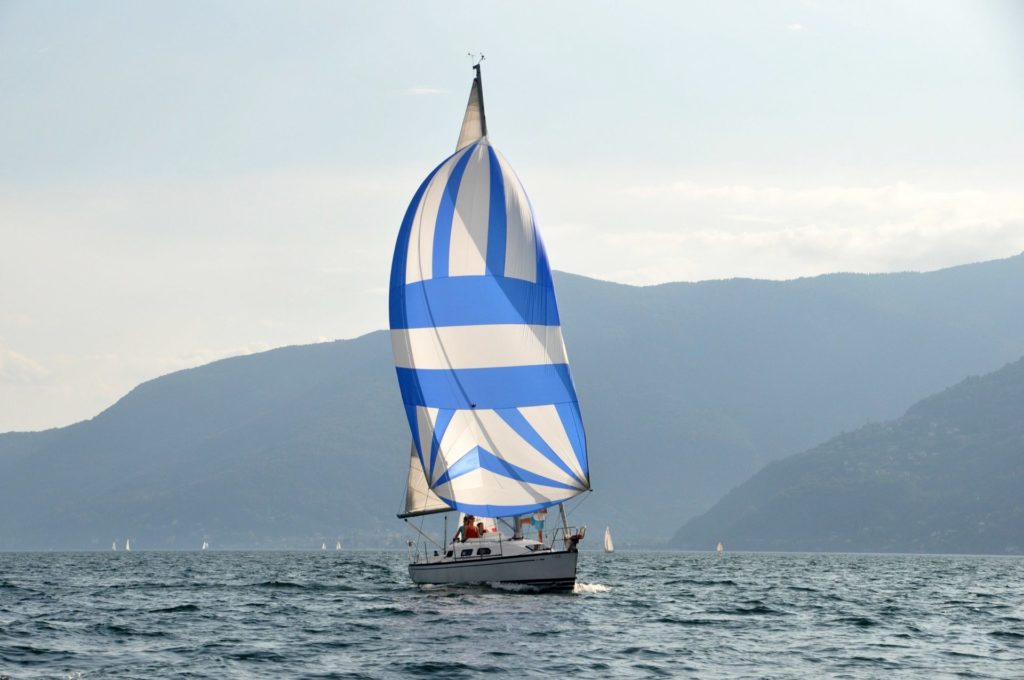 CRUISE BY SAILING BOAT ON THE LAGO MAGGIORE « CaSerafina